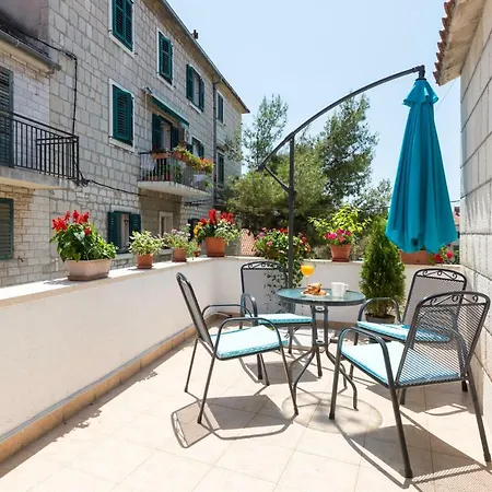 Apartment Abazur *